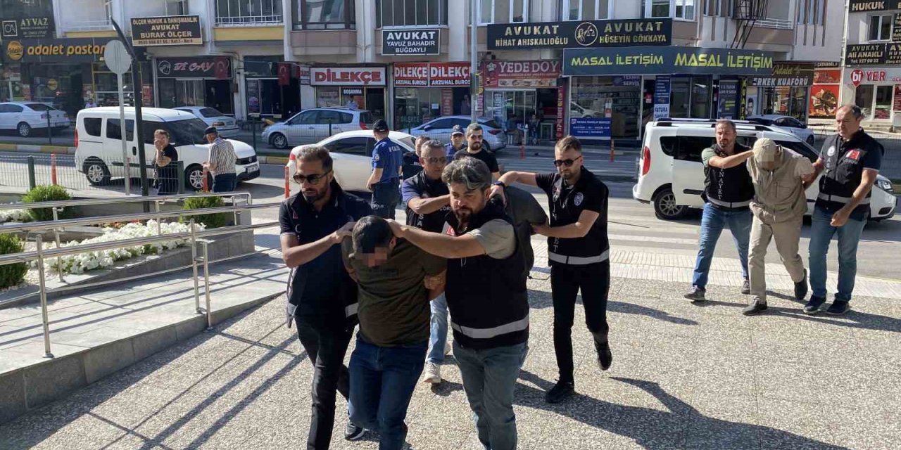 Çorum merkezli 4 ilde silah kaçakçılarına operasyon: 13 gözaltı