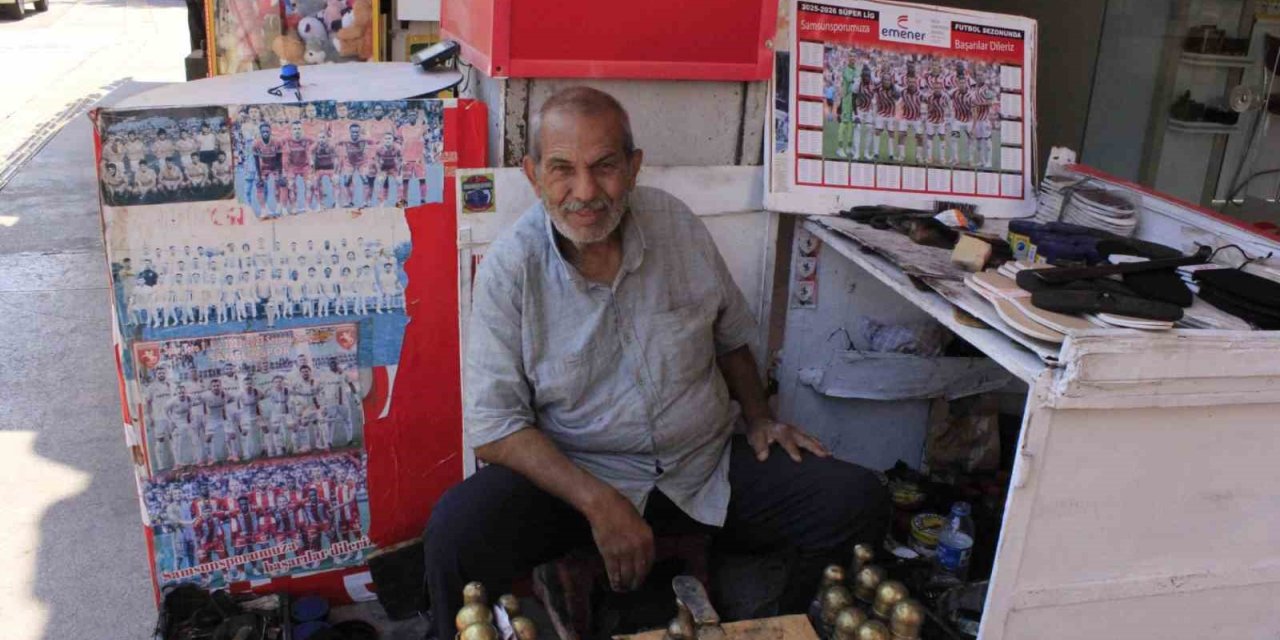 Samsunlu ayakkabı boyacısı 55 yıldır devlet ve sanat dünyasından isimlerin ayakkabılarını parlatıyor