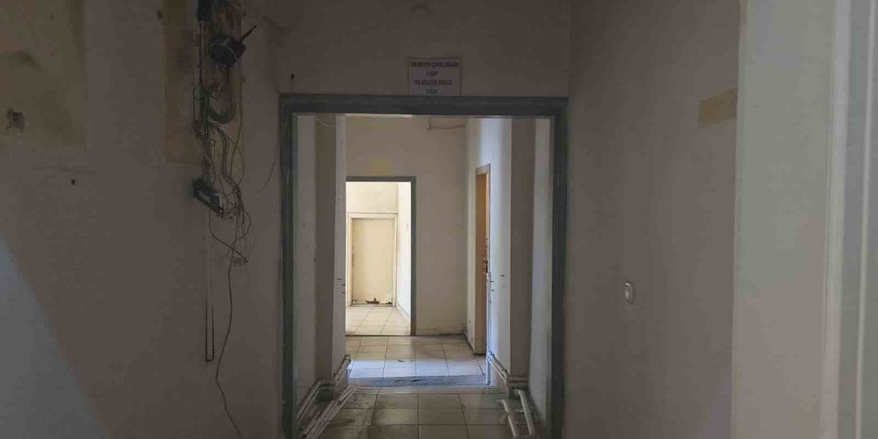 Ereğli’de 90 yıllık sağlık ocağı yıkılıyor