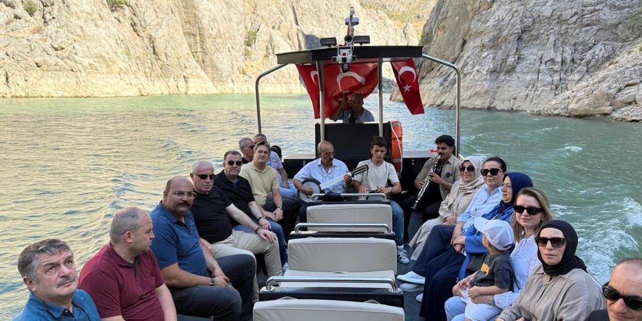 Vali Eldivan, kaymakamlık yaptığı ilçede hasret giderdi