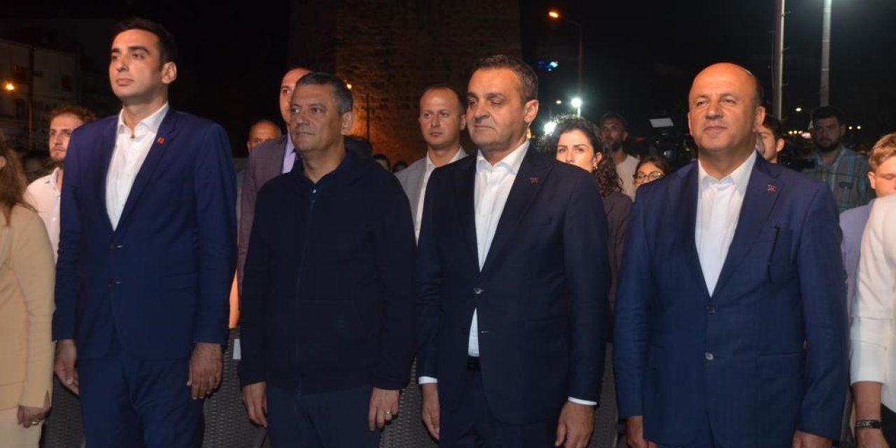 CHP Genel Başkanı Özel: "Turistlerin başının üstünden roketler, füzeler geçiyor"