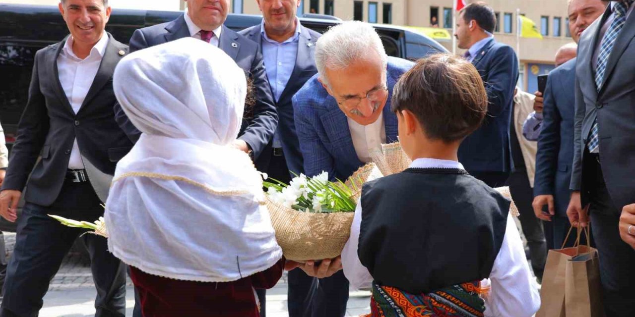 Ulaştırma ve Altyapı Bakanı Uraloğlu Bayburt’ta