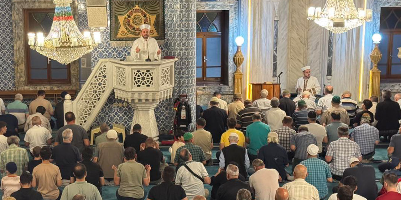 Rize'de Mevlid Kandili Manevi Coşkuyla İdrak Edildi