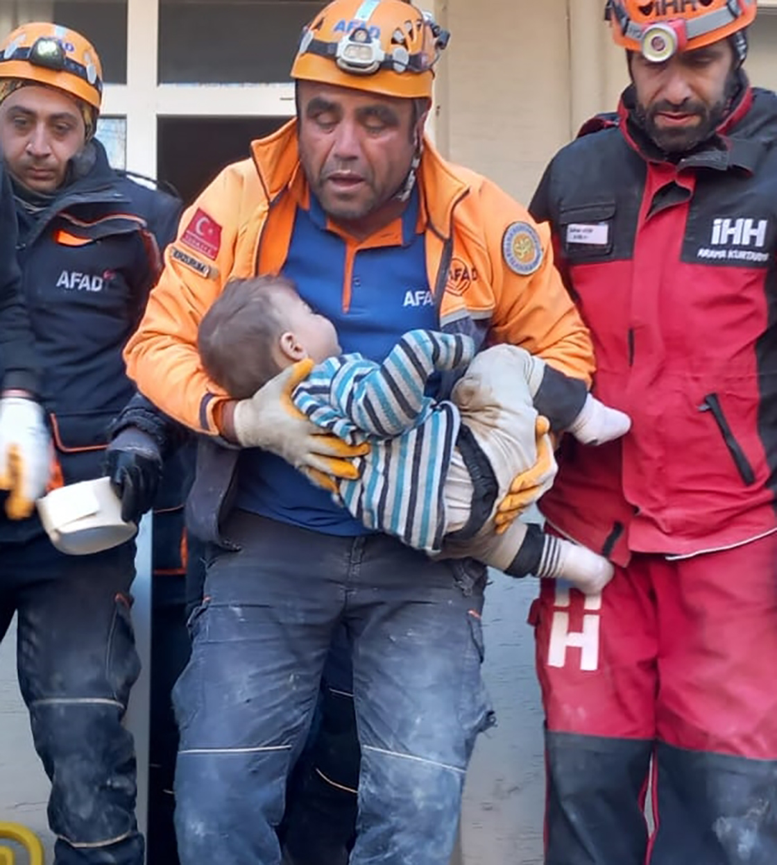 Hatay'da enkazdan 2 yaşındaki çocuk 79 saat sonra kurtarıldı