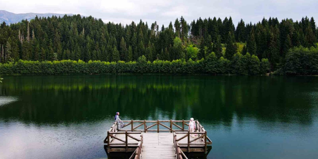 Doğanın kalbinde huzur: Karagöl ziyaretçilerini mest etti