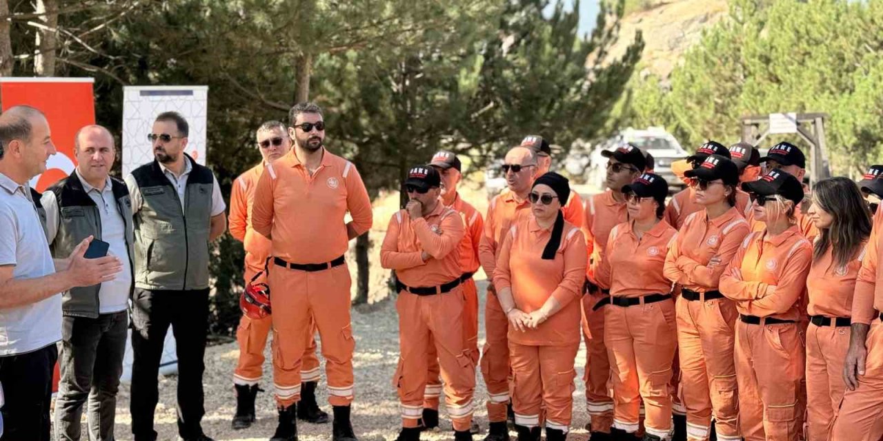 Bolu’da arama kurtarma derneklerine orman yangını eğitimi verildi