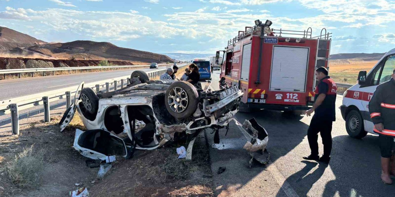 Çorum’da takla atan otomobil hurdaya döndü: 3 yaralı