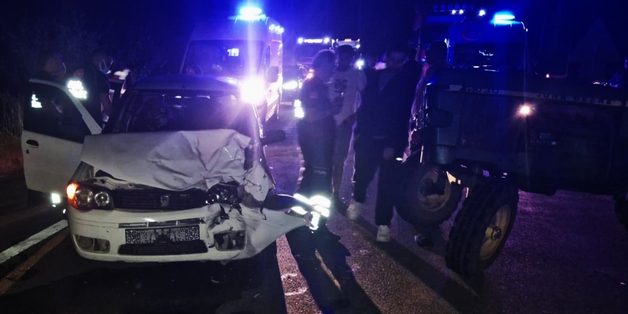 Karabük’te otomobil traktörle çarpıştı: 4 yaralı