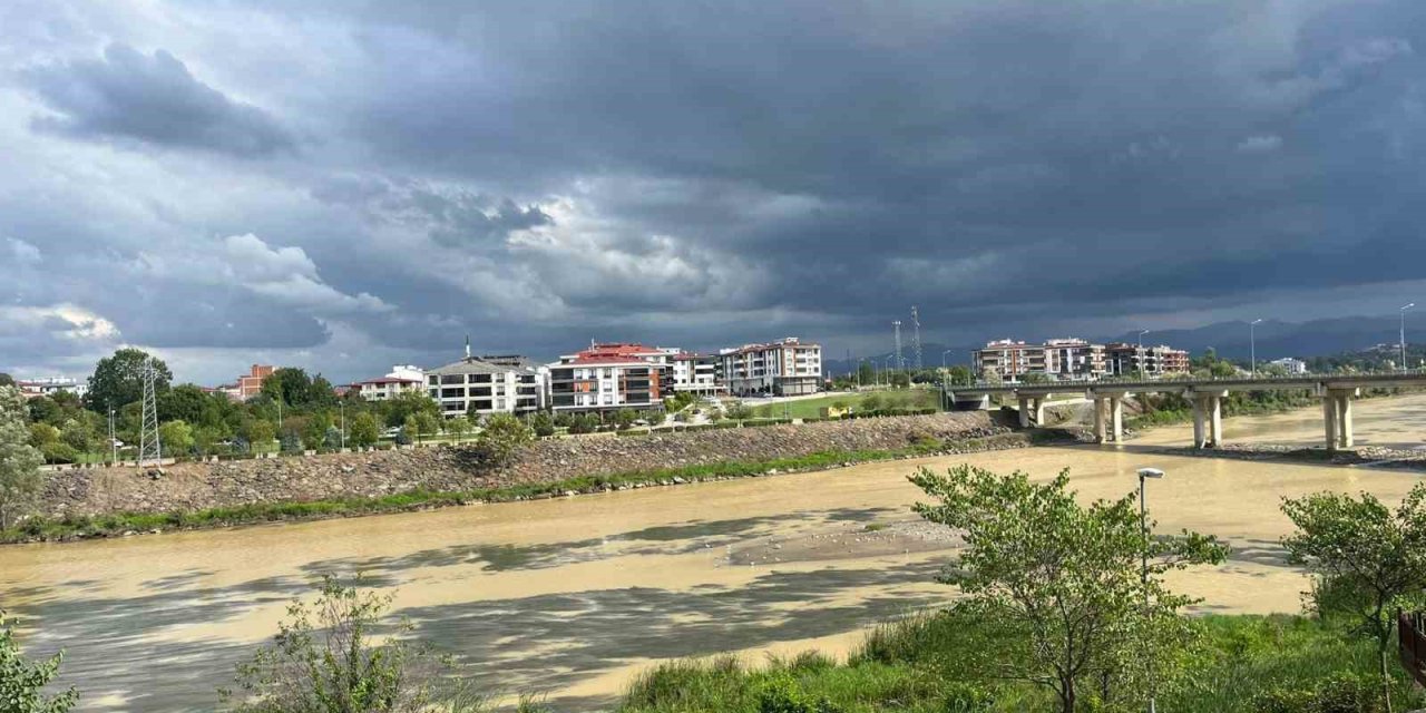 Yağmurdan sonra Yeşilırmak’ta şaşırtan değişim