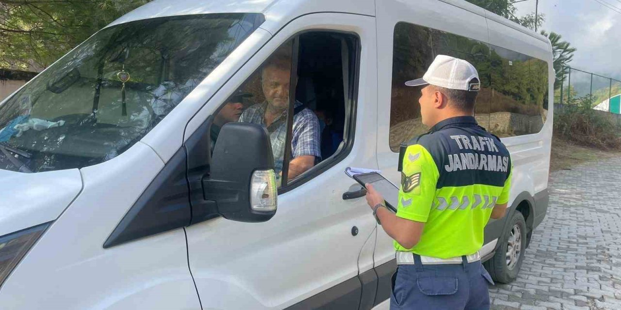 Jandarmadan okul servis araçlarına denetim