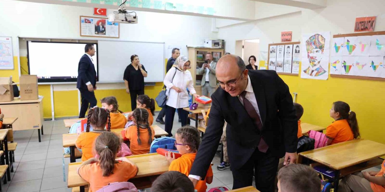 5 ilde 4 bin öğrenciye boyama seti desteği