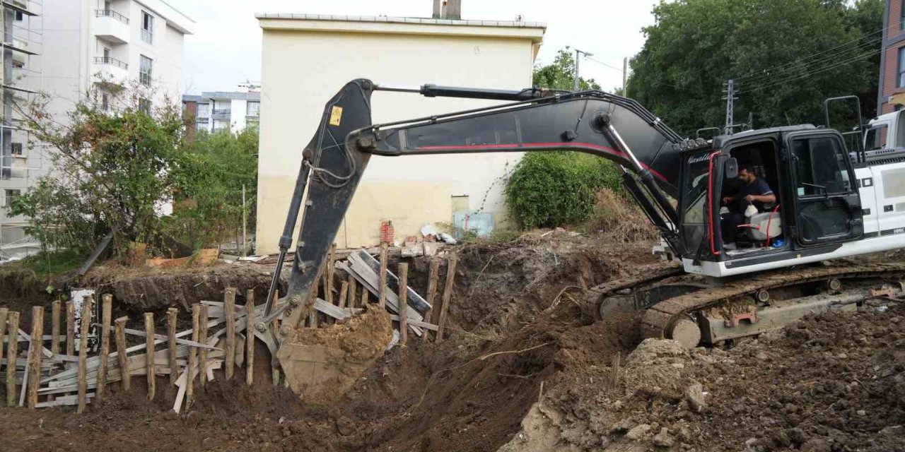 Temel kazısında bitişikteki binada çatlaklar oluştu, taraflar davalık oldu
