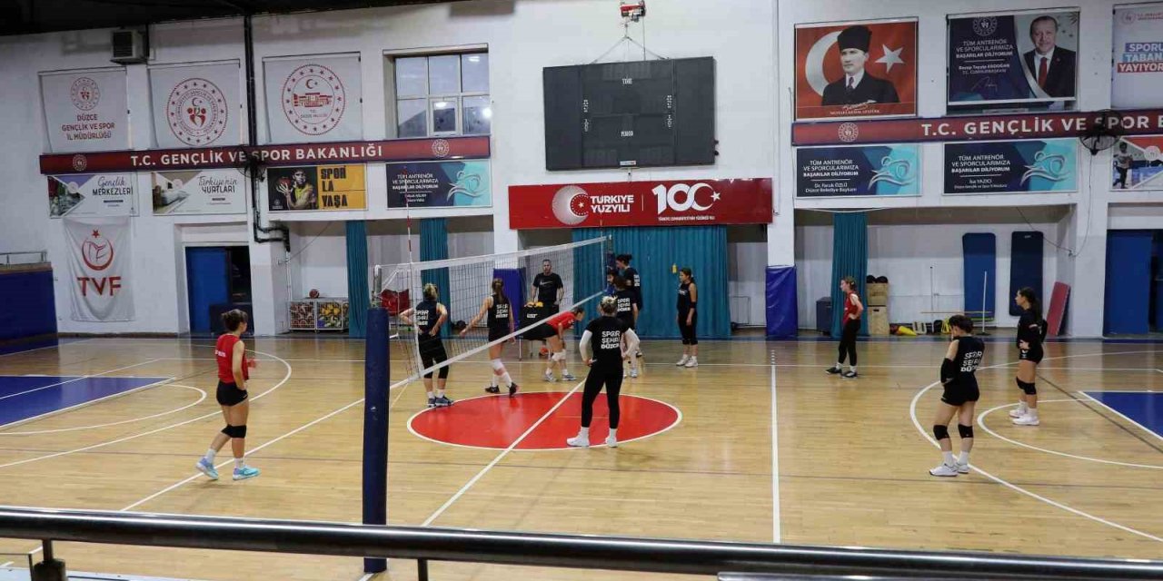 Düzce Kadın Voleybol Takımı, yeni sezon hazırlıklarını sürdürüyor