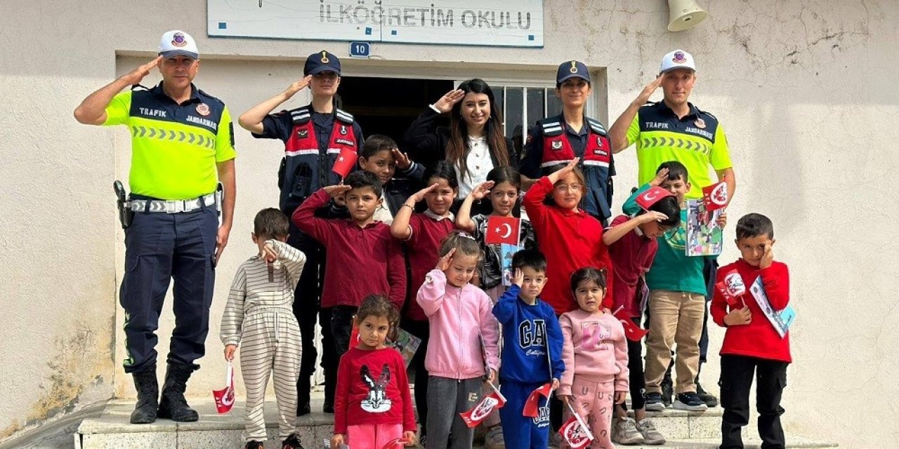Jandarma ekipleri tarafından okul çevrelerinde sıkı denetim