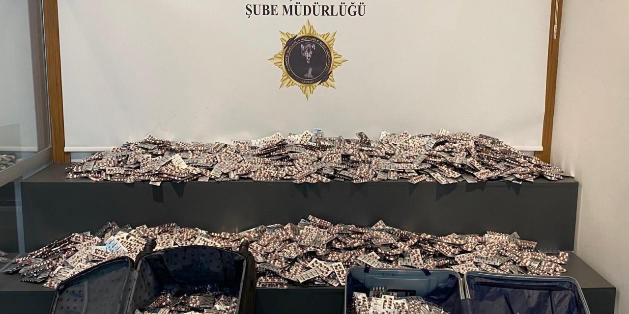 Samsun polisi otogardaki valizlerden 55 bin 860 uyuşturucu hap ele geçirdi