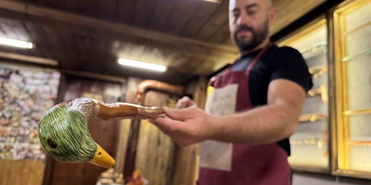 Kaybolmaya yüz tutan "bastonculuğu" geleceğe taşımaya çalışıyor