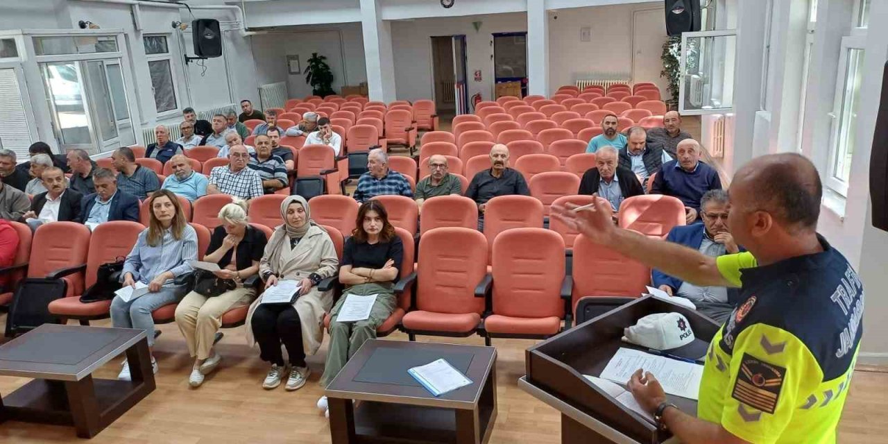 Havza’da okul servis sürücülerine ve rehber personele trafik eğitimi