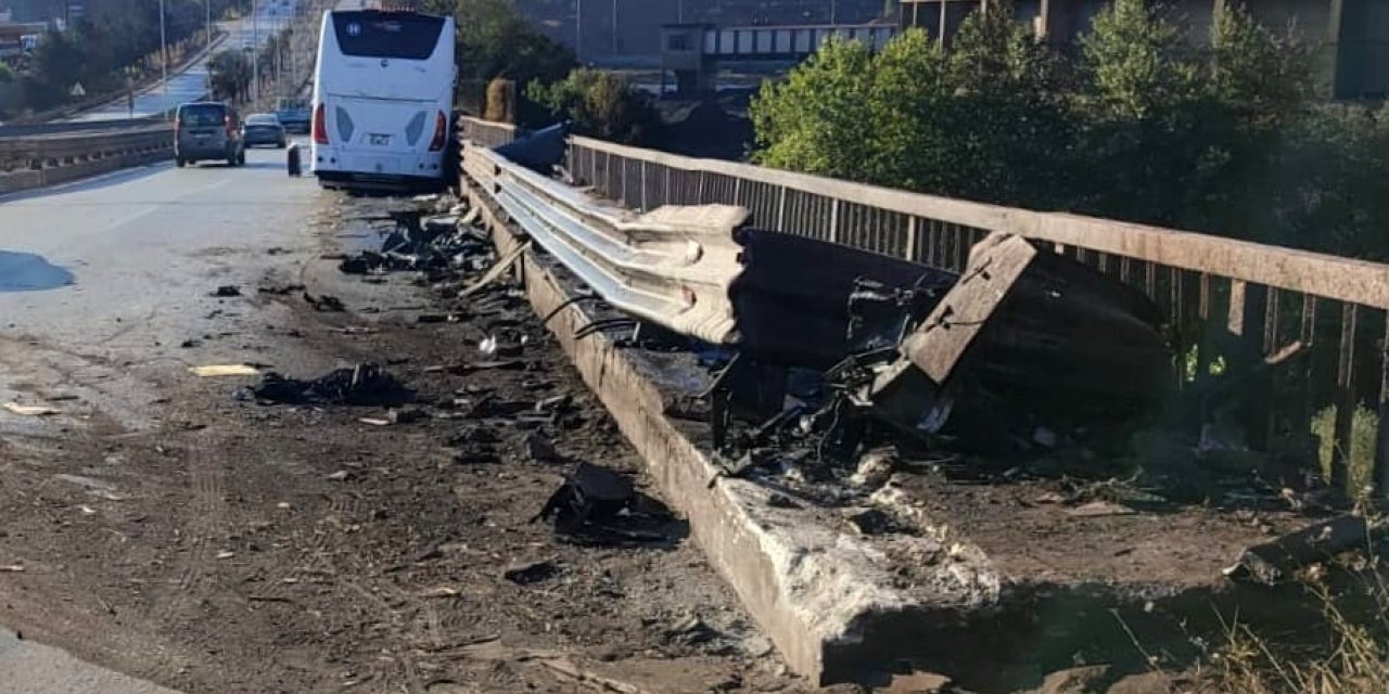 Yolcu otobüsü köprü bariyerlerine çarptı: 1 yaralı