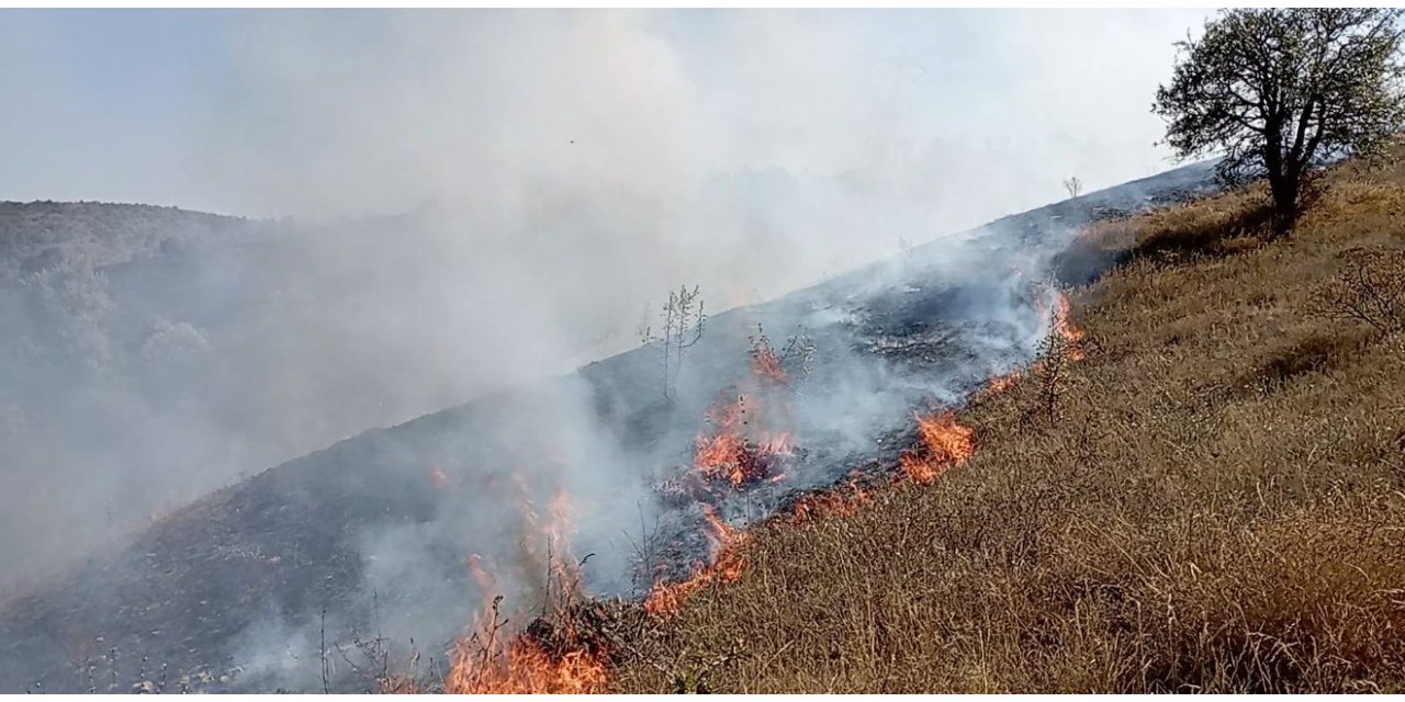Tokat’ta metrelerce yükselen dumanlar kilometrelerce uzaktan görüldü