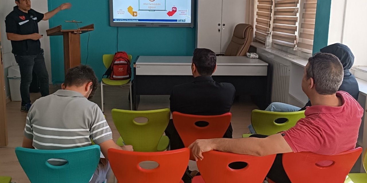 Bayburt’ta BİLSEM personeline afet ve yangın farkındalık eğitimi verildi