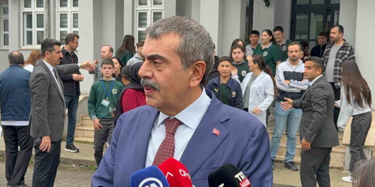 Habersiz ziyaret: Nöbetçi öğretmen Bakan Tekin’i veli sandı