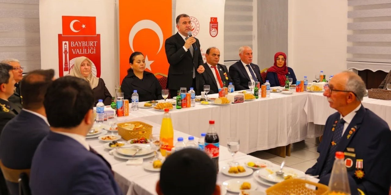 Bayburt’ta Şehit Aileleri Ve Gaziler Onuruna Yemek Verildi