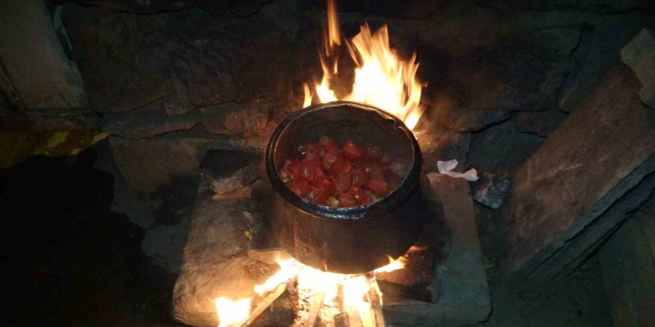 Bayburt’ta Ev Salçası Hazırlıkları Hız Kazandı