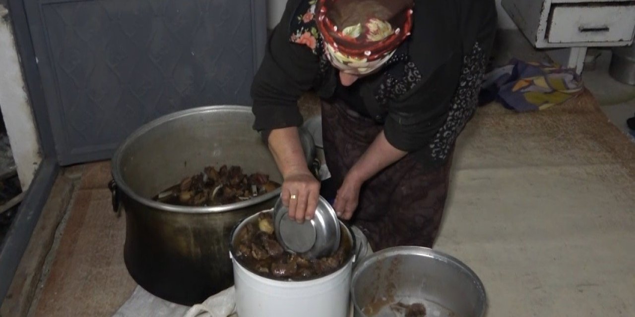 Bayburt’ta Kışlık Kavurma Geleneği Devam Ediyor