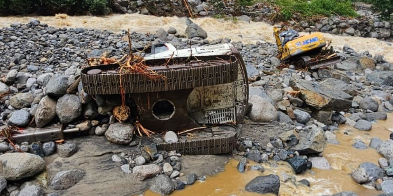 Rize'nin Deremezra köyü muhtarı Kuru yardım istiyor