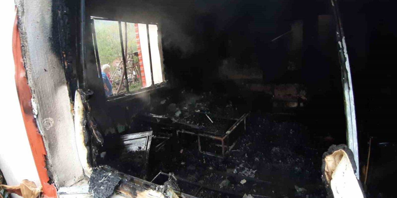 Bolu’da ahşap evde çıkan yangında yaşlı çift hayatını kaybetti