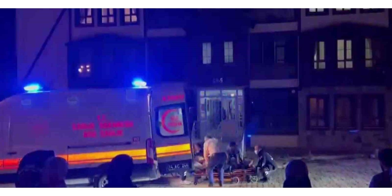 Haber alınamayan yaşlı kadın, evinde baygın halde bulundu