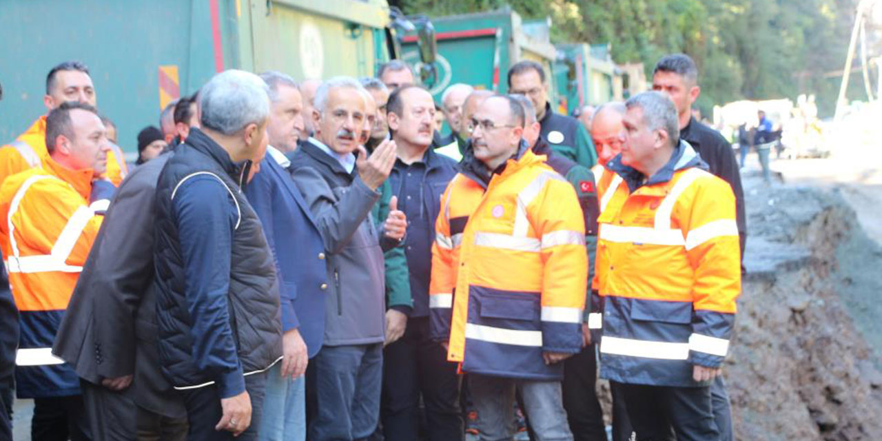 Bakanlar Abdulkadir Uraloğlu ve Aşkın Osman Bak Ayder Yaylası yolunda incelemelerde bulundu