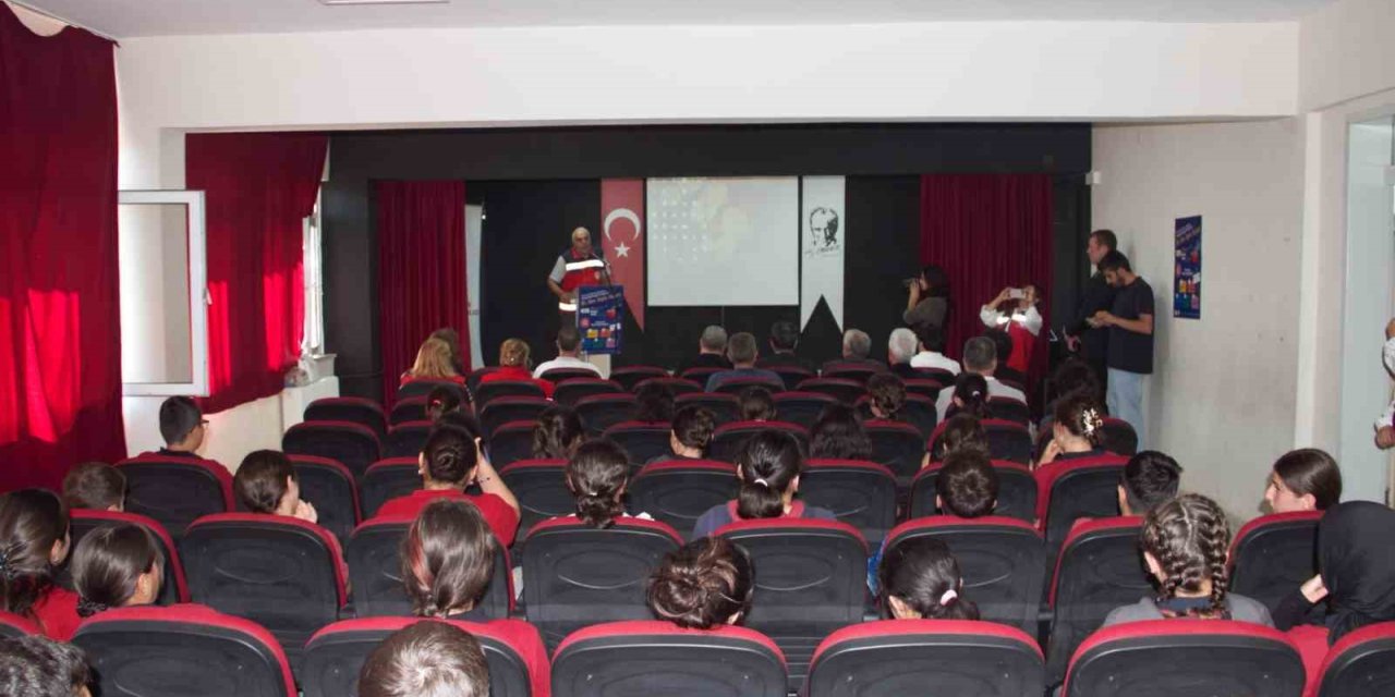 Öğrencilere ’kokarca’ semineri
