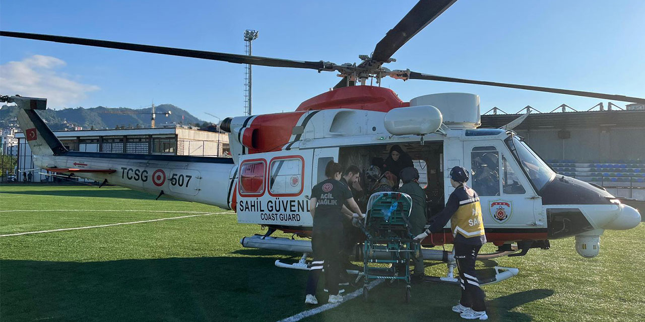 Borçka’dan İki Hasta Askeri Helikopterle Rize’ye Nakledildi