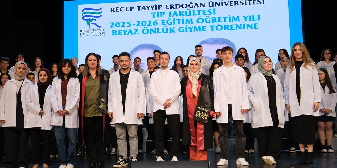 RTEÜ Tıp Fakültesi Öğrencileri Beyaz Önlük Giyme Heyecanı Yaşadı