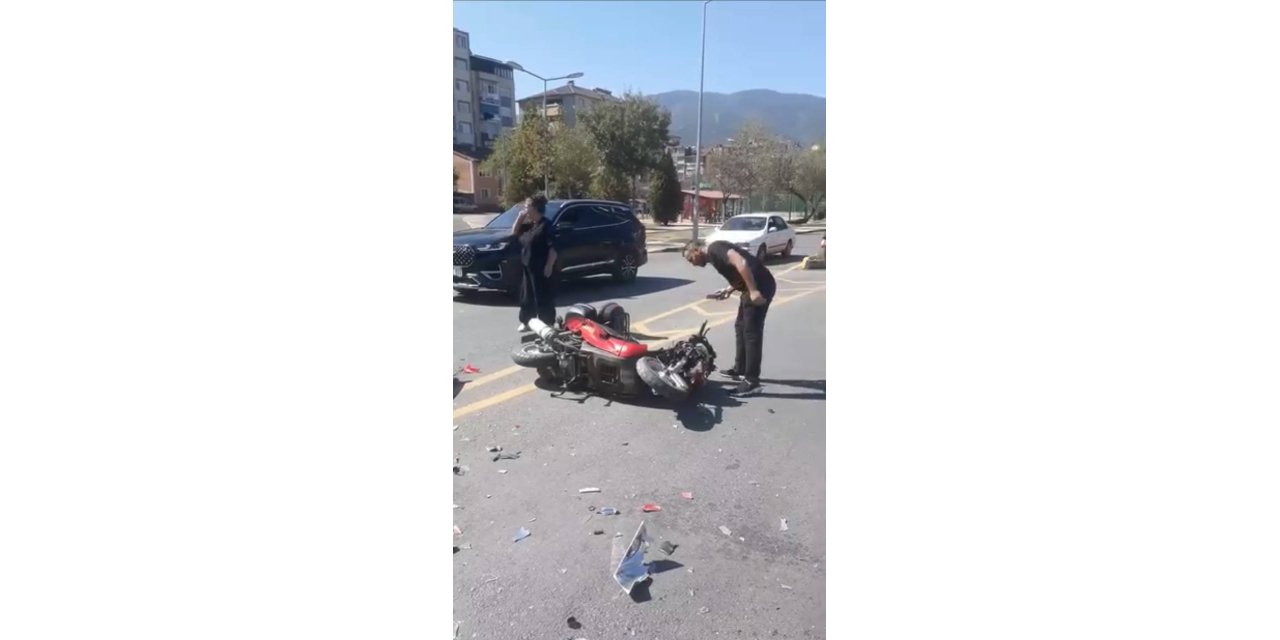 Karabük’te otomobille çarpışan motosikletli yaralandı