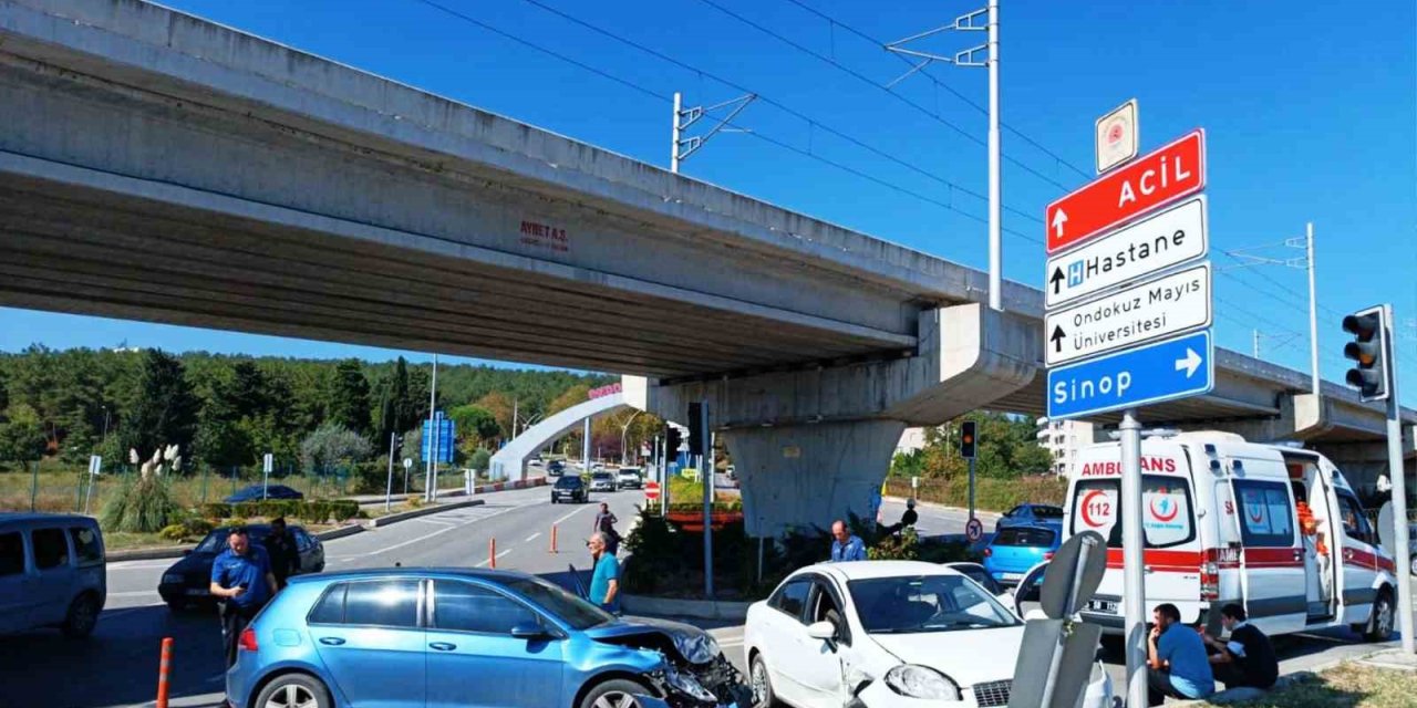 Otomobiller çarpıştı: 4 yaralı