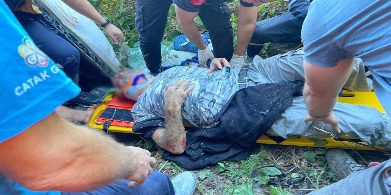 Artvin'de beton mikseri uçuruma yuvarlandı: 1 yaralı