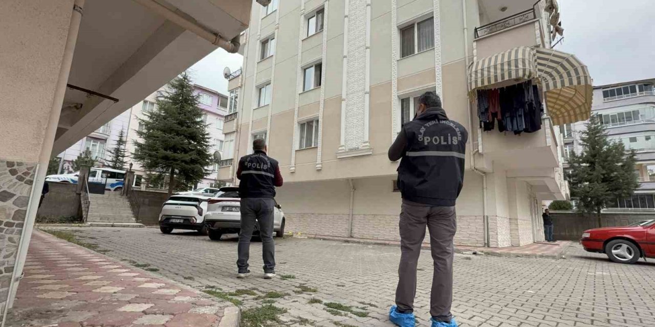 Tokat’ta cam silen kadın cipin üzerine düşerek hastanelik oldu