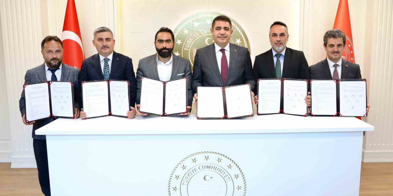 Yanan camiyi hayırsever yaptıracak