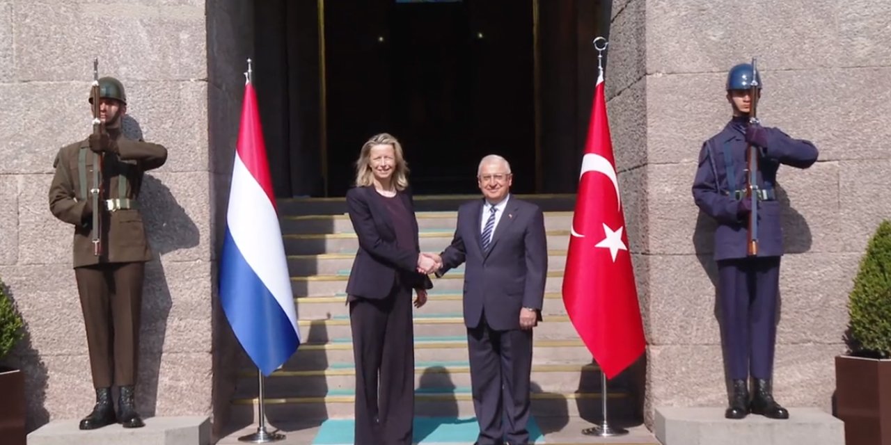 Bakan Güler, Hollandalı Mevkidaşı İle Bir Araya Geldi