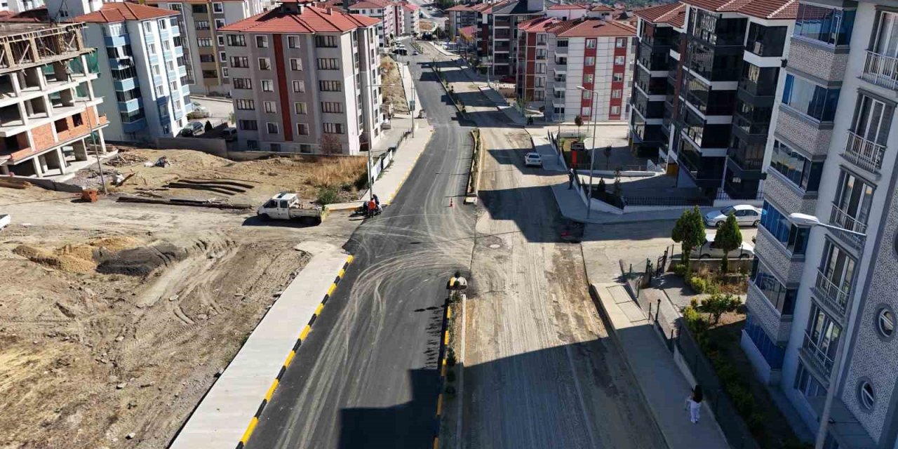 Karabük Belediyesinin yol ve kaldırım çalışması devam ediyor