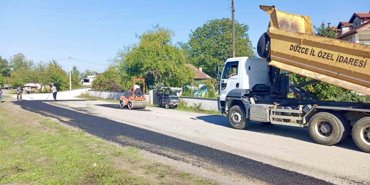 Asfalt yamalama sürüyor