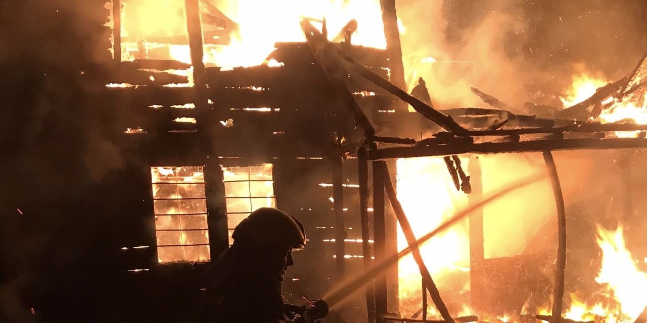 Ordu’da yangın korkuttu: 2 katlı ev kullanılamaz hale geldi
