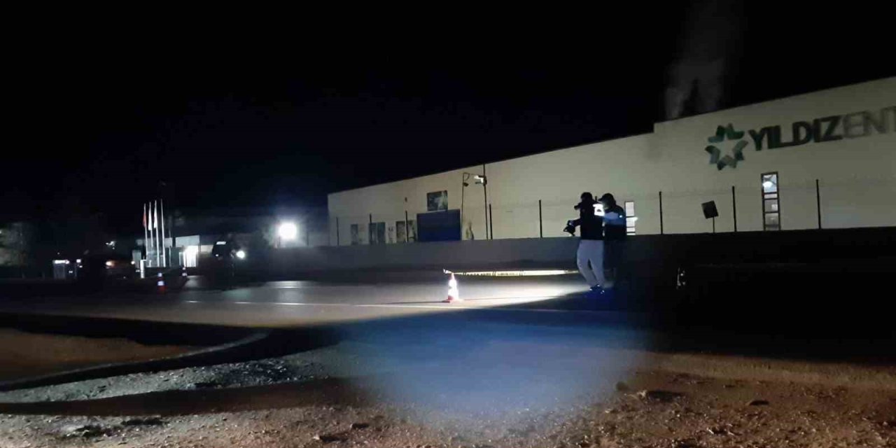 Otomobilin çarptığı tır sürücüsü hayatını kaybetti