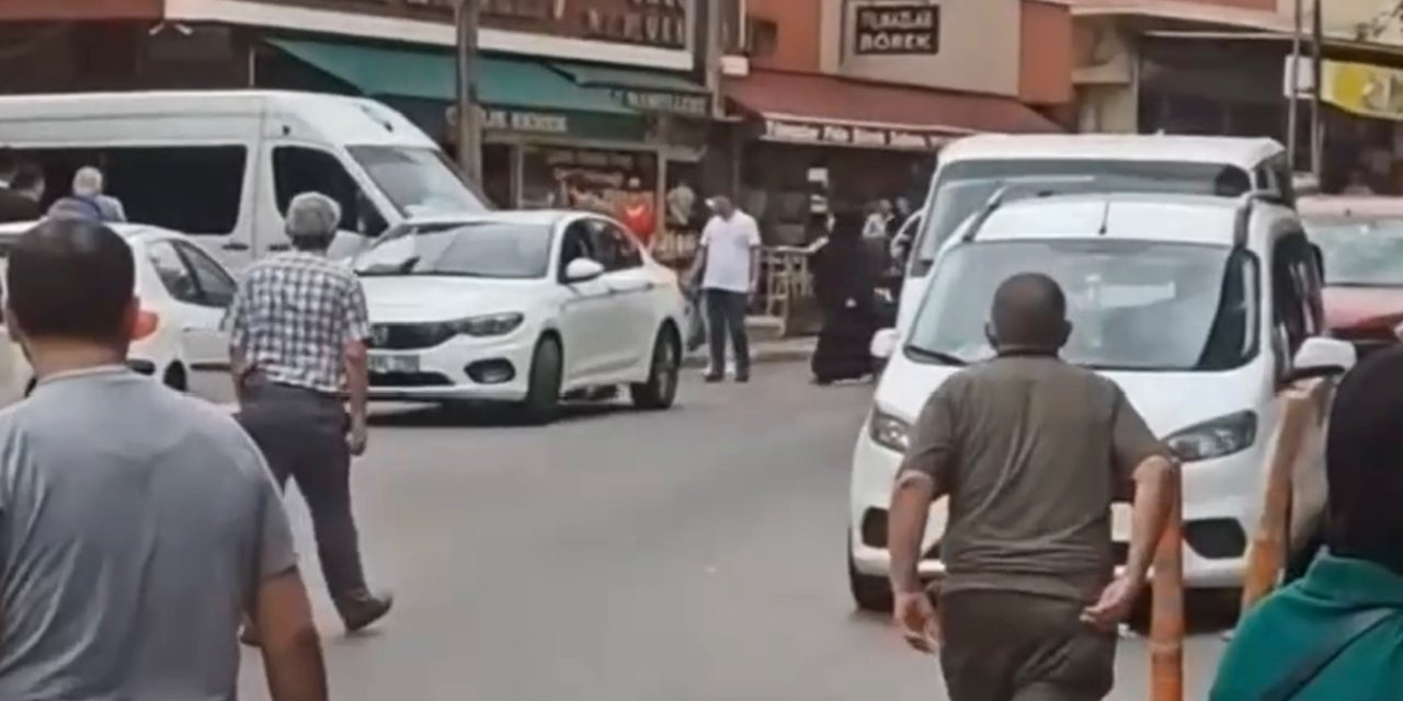 Sultanbeyli'de Yeğenlerinin Bulunduğı Otomobile Kurşun Yağdırdı