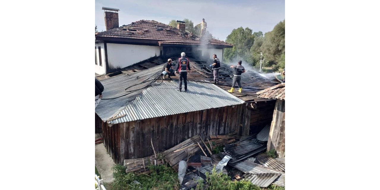 Samanlıkta çıkan yangın konağı küle çeviriyordu