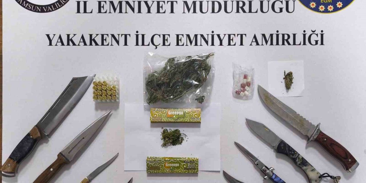 Narko alan uygulamasında silah, uyuşturucu ve radar tespit cihazı ele geçirildi