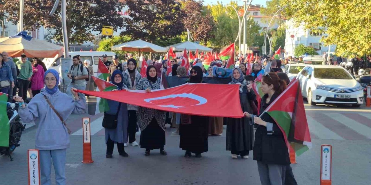 Bartın’da Sumud filosuna destek yürüyüşü