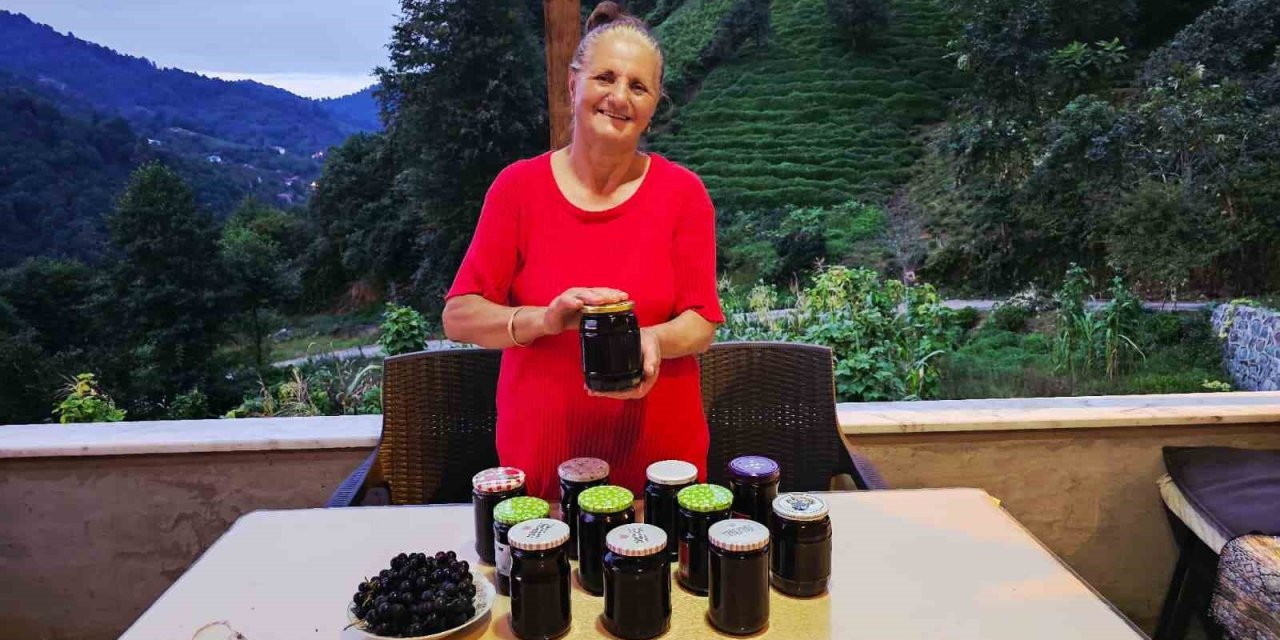 Artvin’de asırlık gelenek sürüyor: Kadınlar kışa üzüm pekmeziyle hazırlanıyor